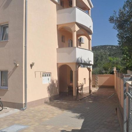 Apartments Antonija - Fitness Vinišće Exterior foto
